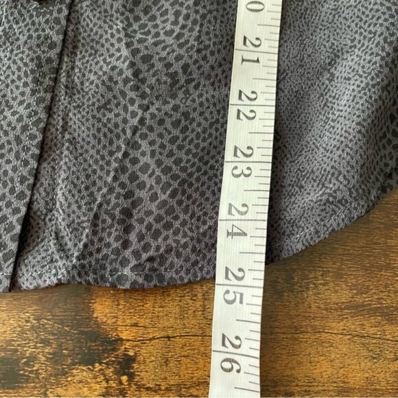 RAILS Kate Cobra Print 100% Silk Top Size XS charcoal black button up - Picture 11 of 12